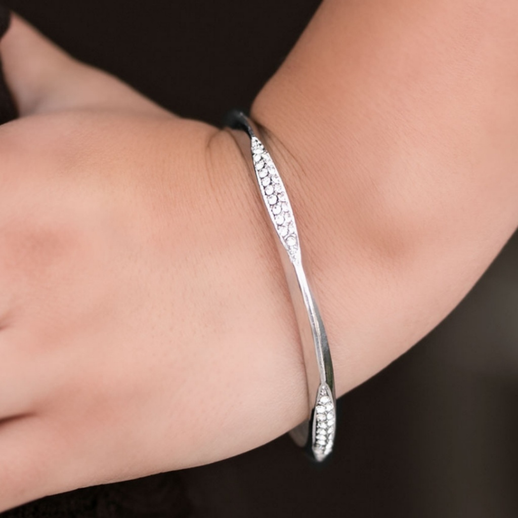 Bracelet - Tis The Season To Sparkle White Bangle